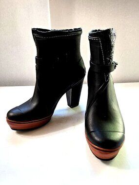 Sorel Medina Heeled Platform Rain Boots Size 9 Black Rubber Waterproof Booties